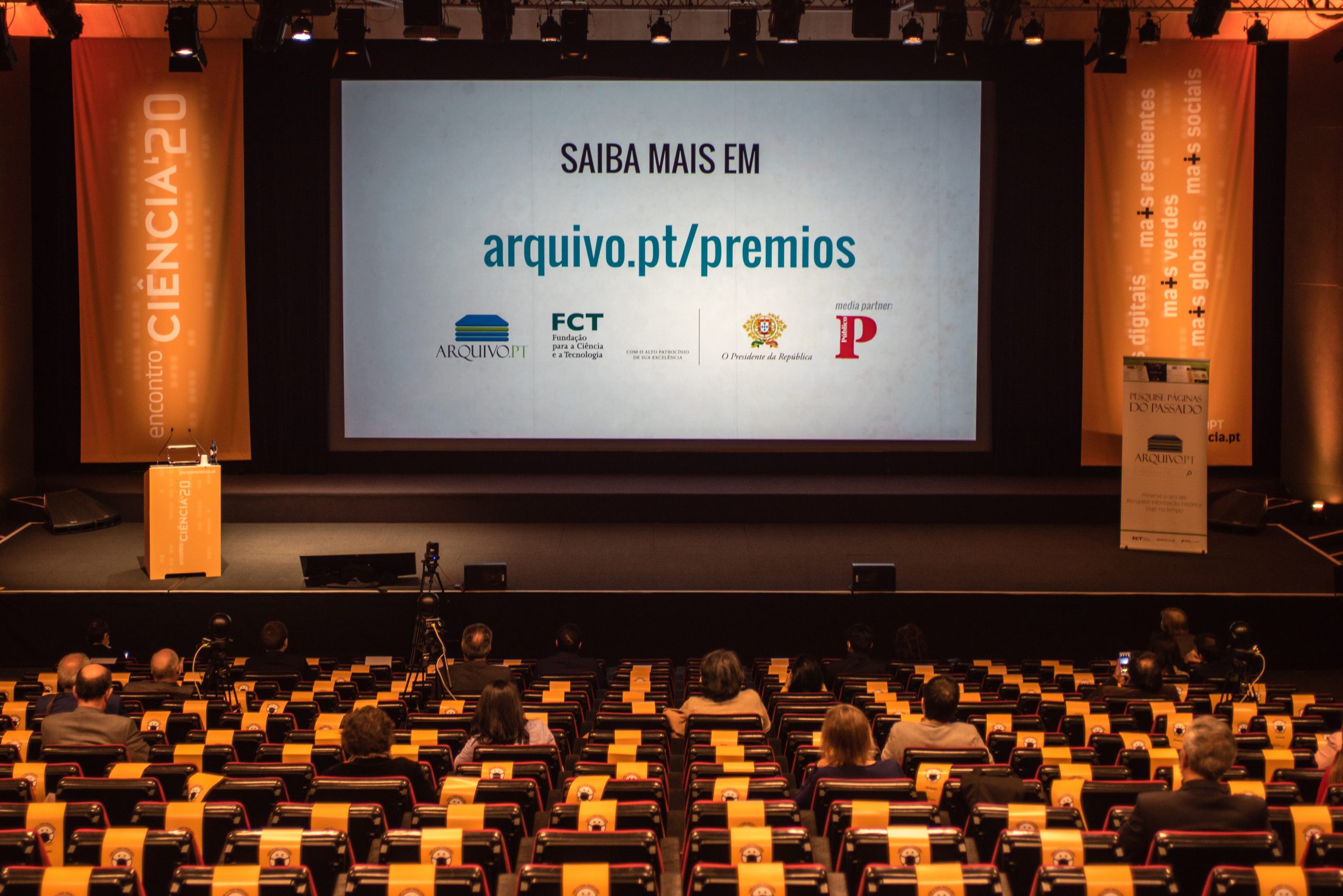 Entrega de prémios na sessão de encerramento do Encontro Ciência 2020 no grande auditório do Centro de Congressos de Lisboa
