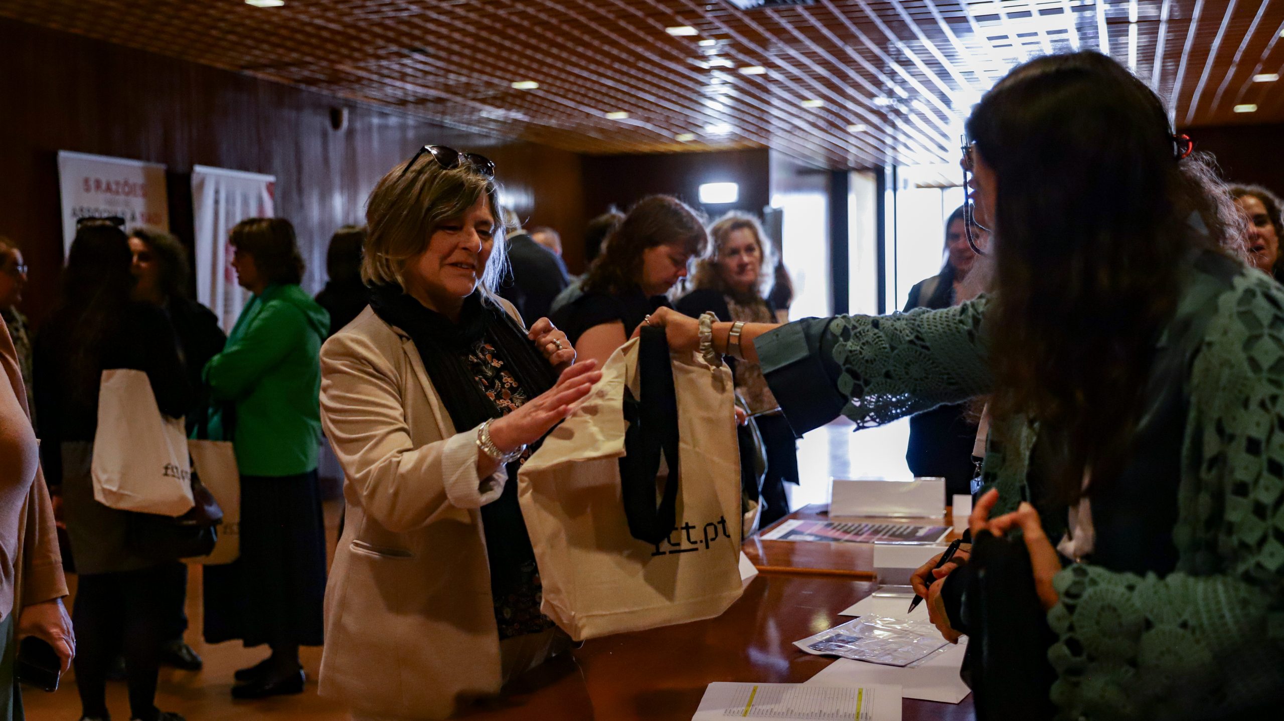 Encontro Novos Caminhos para a Preservação e o Acesso à Informação