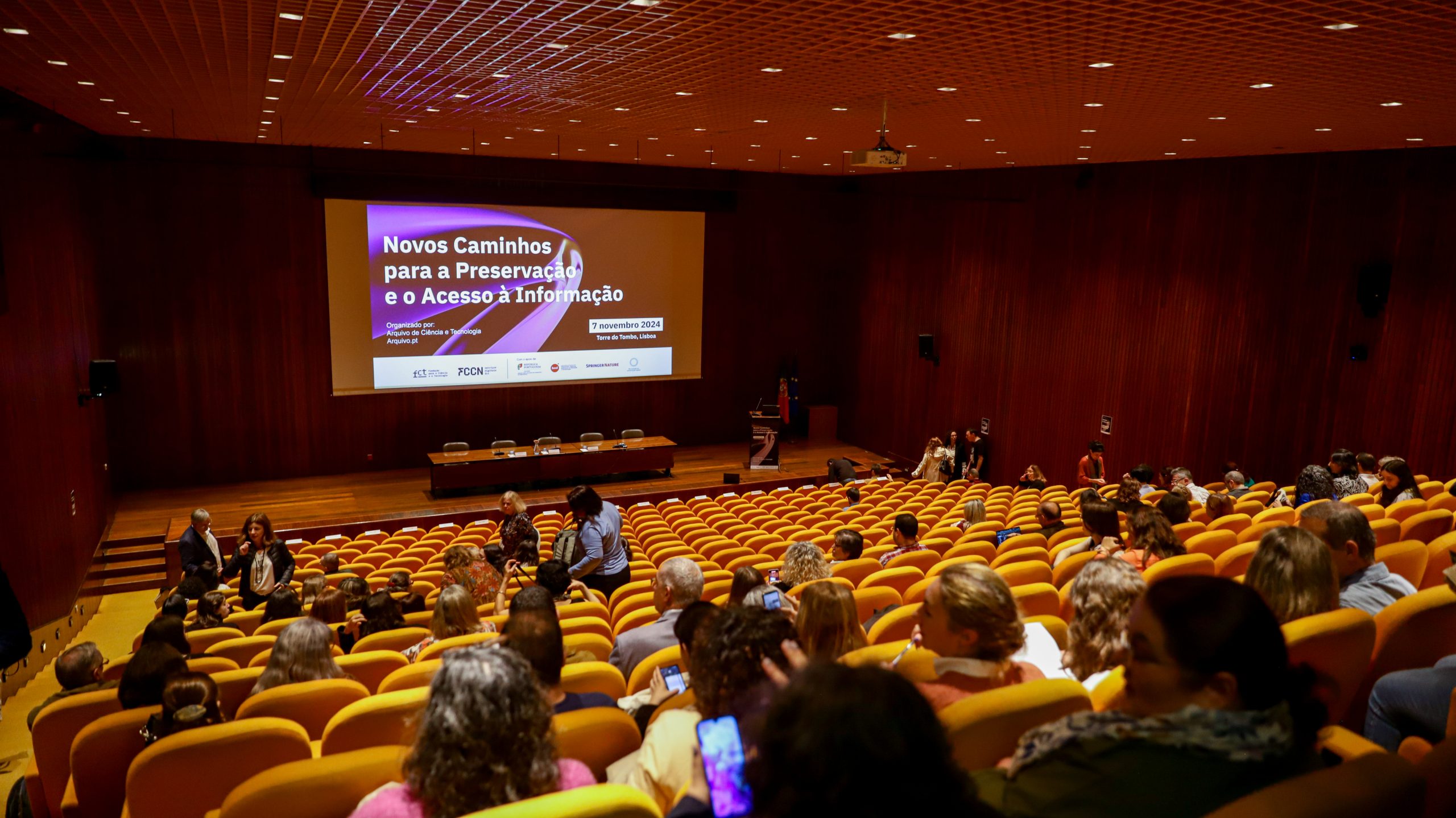 Encontro Novos Caminhos para a Preservação e o Acesso à Informação