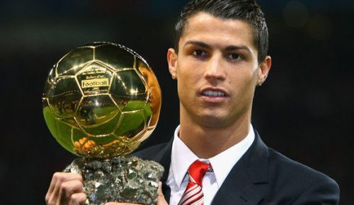 Ronaldo vence bola de ouro 2008